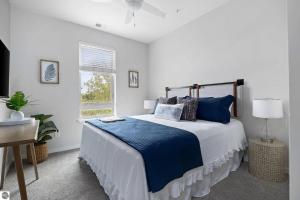 Trailside Retreat 405 2BR Condo Balcony Near Downtown TART Trail
