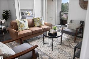 Trailside Retreat 405 2BR Condo Balcony Near Downtown TART Trail