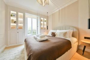 Stylish 1BR view of River Seine and Eiffel Tower