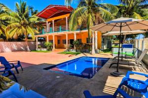 Spacious and Sunny Beachside Oasis Stunning Views