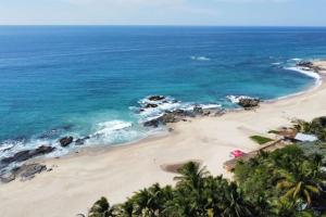 Spacious and Sunny Beachside Oasis Stunning Views