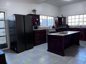 Spacious and Sunny Beachside Oasis Stunning Views