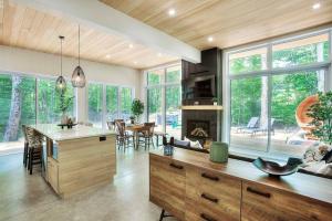 Valhalla Tremblant -Jacuzzi -Barrel sauna -Fireplace