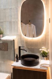 Charming Comfy Marais Studio in Historic Building