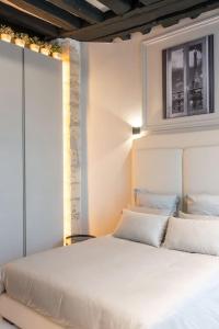 Charming Comfy Marais Studio in Historic Building