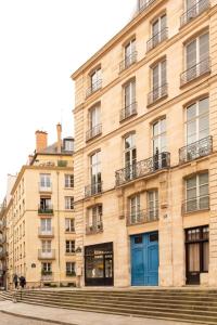 Charming Comfy Marais Studio in Historic Building