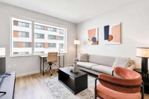 City Apt with Gym & Courtyard