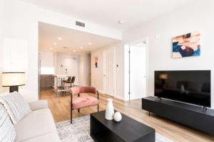 City Apt with Gym & Courtyard