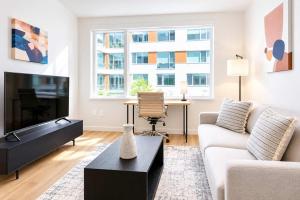 City Apt with Gym & Courtyard