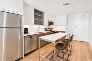 City Apt with Gym & Courtyard