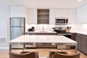 City Apt with Gym & Courtyard