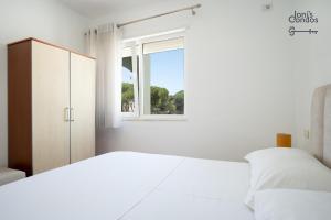 Jonis Small Condo