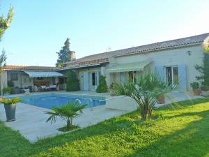 Vasaras māja Cozy Villa with pool in Le Beausset Lebosē Francija