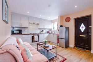 Stylish 2-Bed Bungalow Royal Oldham Hospital