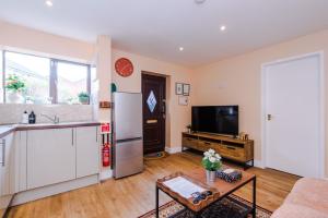 Stylish 2-Bed Bungalow Royal Oldham Hospital