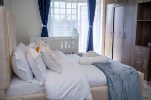 Golden CW 2BR Naka with a Baby cot, Lake Nakuru View