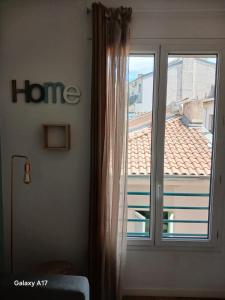 Beautiful studio with AC few minutes away to the beach