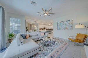 6 Bedrooms 5 Bathrooms Storey Lake 2760 Bd