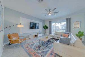 6 Bedrooms 5 Bathrooms Storey Lake 2760 Bd