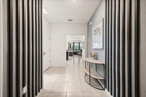 6 Bedrooms 55 Bathrooms Solterra 7841 Or