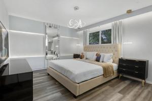 4 Bd 3 Ba Regal Palms 2725 Ca