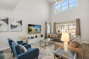5 Bedrooms 5 Bathrooms Paradise Palms 8929Cp