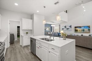 5 Bedrooms 5 Bathrooms Paradise Palms 8929Cp