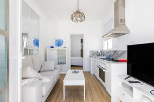 Casa Azul - Beach Studio with Patio & Beach Access