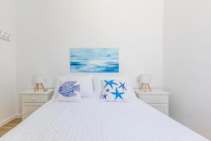 Casa Azul - Beach Studio with Patio & Beach Access