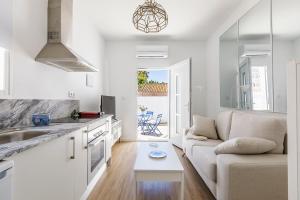 Casa Azul - Beach Studio with Patio & Beach Access