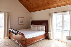 Lockwood Lodge - Pool Deck & Views