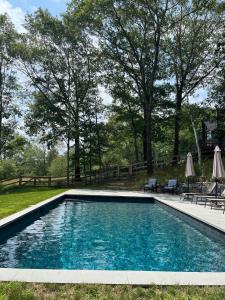 Lockwood Lodge - Pool Deck & Views
