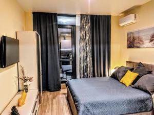 Wave & Wellness Studio free parking