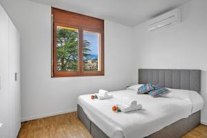 Casa Collina with Terrace & View - Happy Rentals