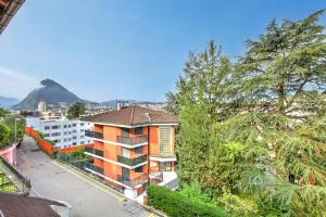 Casa Collina with Terrace & View - Happy Rentals