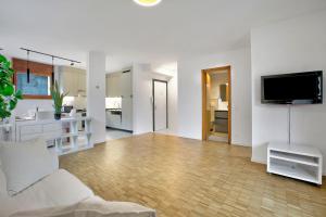 Casa Collina with Terrace & View - Happy Rentals