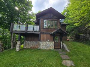 Lake views, spa, king bed, Golf Club amenities