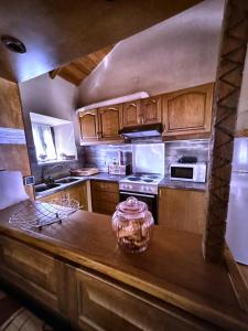 Leos Traditional Holiday House