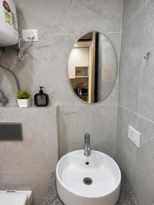 Onyx suite near expo mart couple friendly