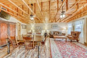Adorable Studio Cabin with Covered Porch, Near Main Street, 2 Dogs OK