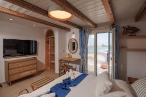 Flisvos Riviera Suite