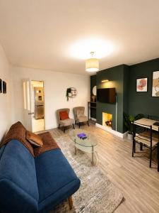 3BR Retreat Sleeps 7 Driveway,Near City Centre