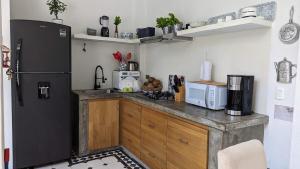 Walled City 2-bedroom 2-bath Apartment with Patio