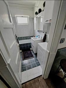 MIDI ROOM, BEACH free parking, terrace, AC, wifi