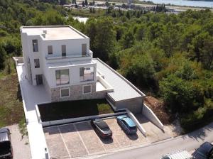 Luxury Airport Residence - Private Jacuzzi&Terrace