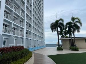 Aesthetic Crest Balcony Loft - Breeze near MOA