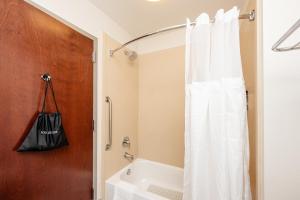 Holiday Inn Express Hotel & Suites Charleston - Northwoods by IHG