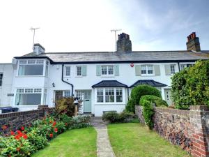 Quaint Holiday Home in Broadstairs Kent on the Seafront