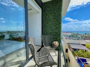 Sea View Studio w Rooftop Pool Near 5th Ave