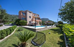Beautiful Home In Kastel Luksic